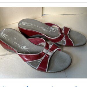 Merrell Dewberry Red Leather Slide Sandals Vibram Sole Women’s 10